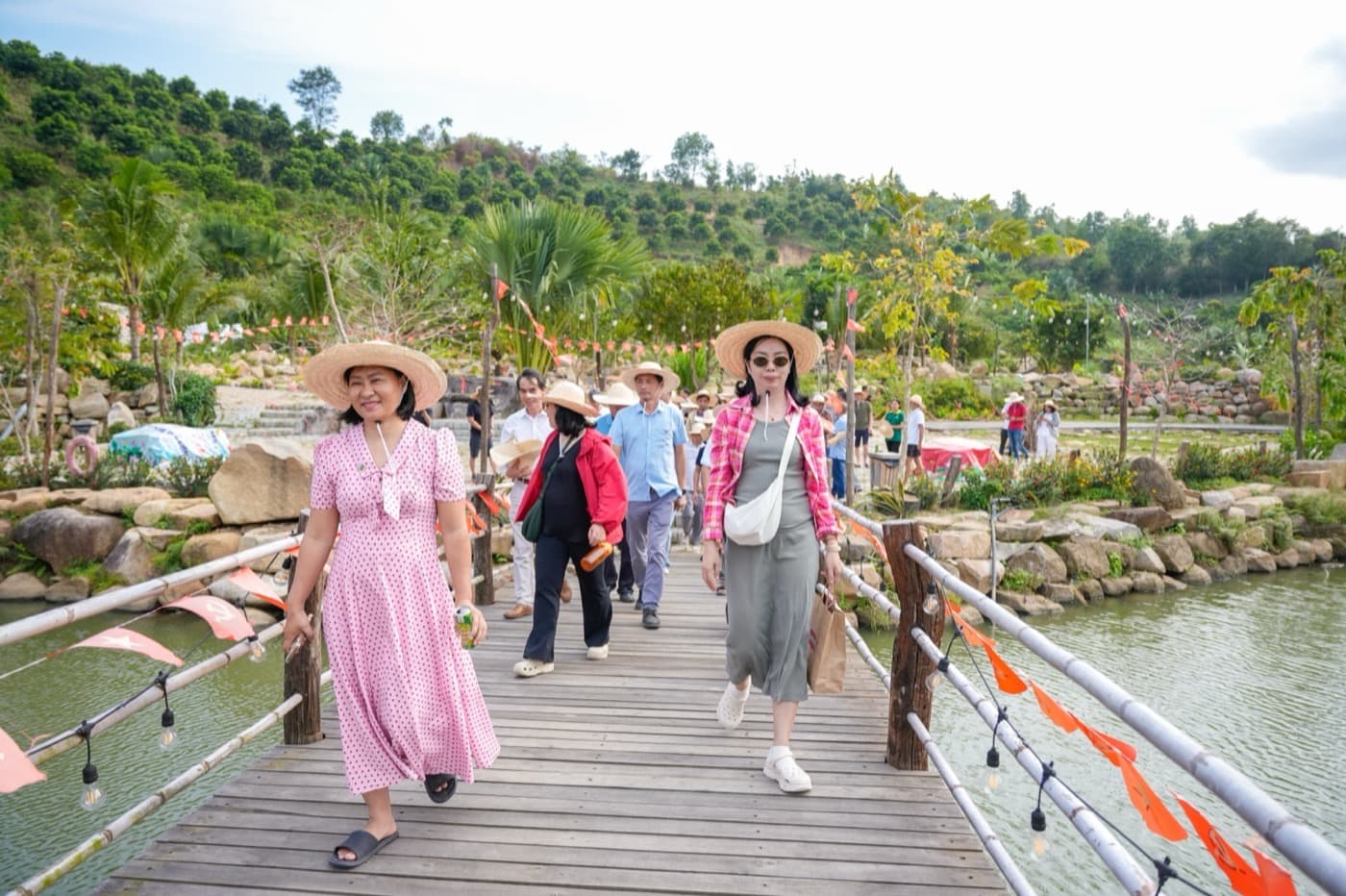 Du lịch sinh thái Sản Việt — cầu gỗ giữa thiên nhiên Ninh Hòa